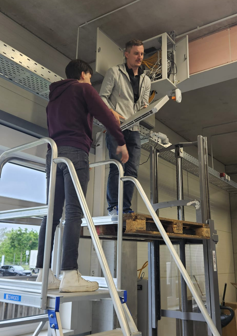 Installation WLAN für Logistik im Lager 1
